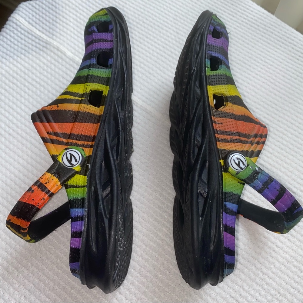 HOBIBEAR UNISEX Rainbow Zebra Garden Mule Clogs Size 40 (Women’s Size 9.5-10) - Picture 10 of 12